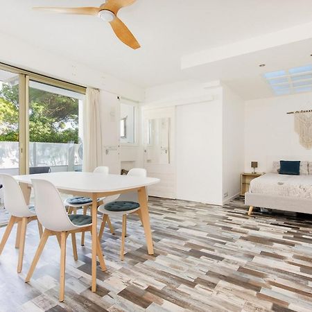 Grand Studio neuf face port et plage, parking privé Golfe-Juan Extérieur photo