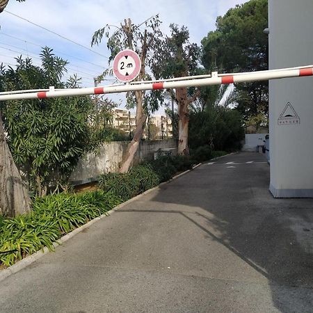 Grand Studio neuf face port et plage, parking privé Golfe-Juan Extérieur photo