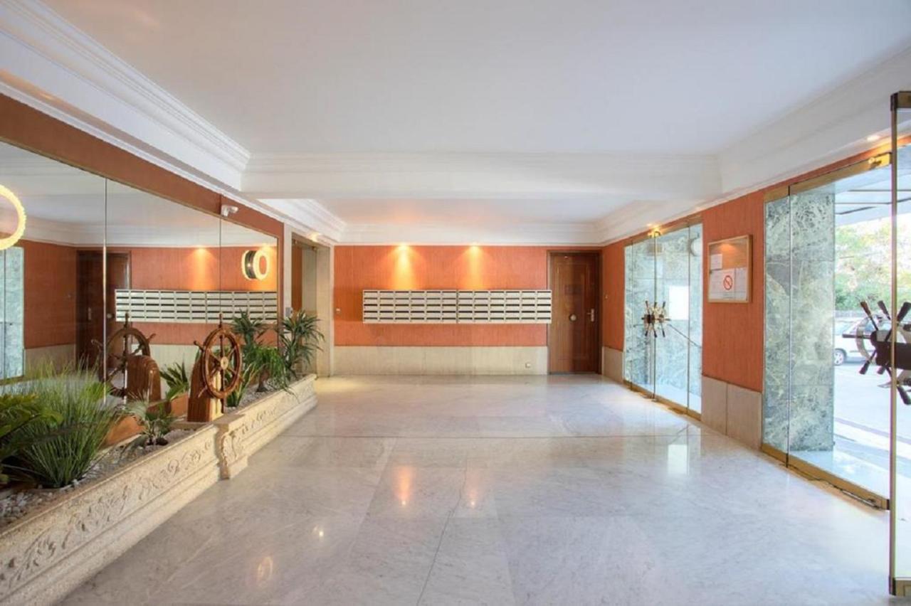 Grand Studio neuf face port et plage, parking privé Golfe-Juan Extérieur photo