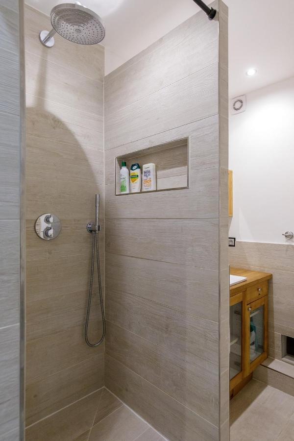 Grand Studio neuf face port et plage, parking privé Golfe-Juan Extérieur photo