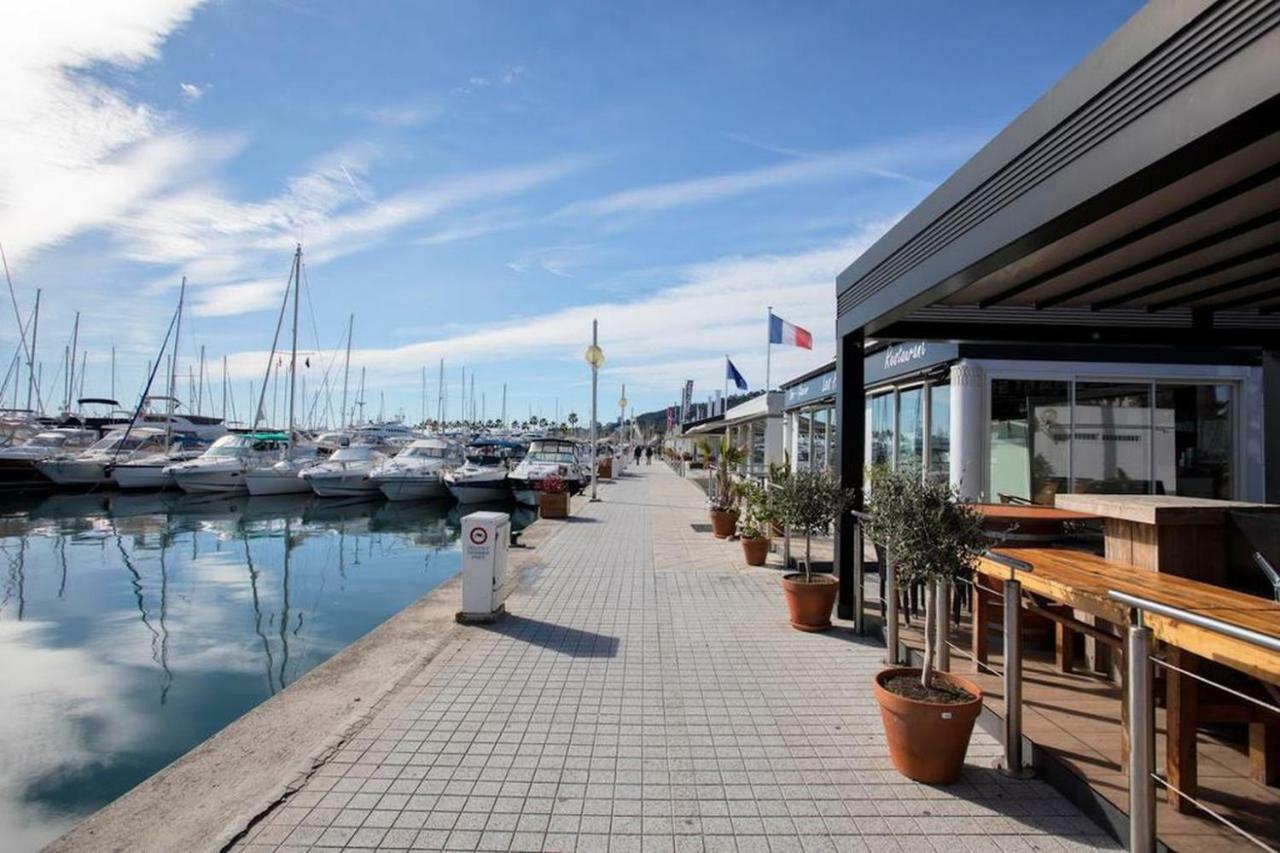 Grand Studio neuf face port et plage, parking privé Golfe-Juan Extérieur photo